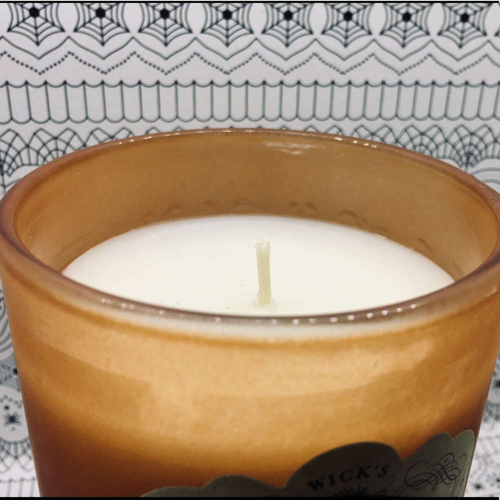 Putrid Pumpkin 1 Wick Apothecary Halloween Candle - Picture 6 of 7